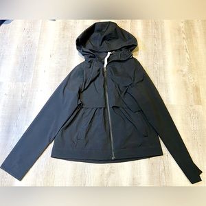 Lululemon wind/rain breaker